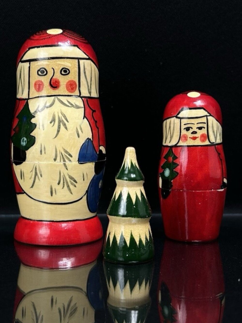 Santa Nesting Doll Set With Mrs. Claus & Tree 3 Piece Christmas Ornament Russia